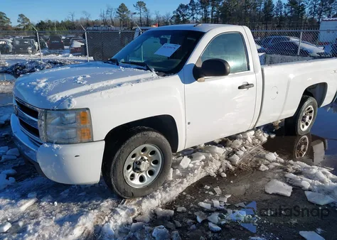 2008 Chevrolet Silverado 1500 Work Truck z USA, uszkodzony, nr VIN 1GCEK14C38Z312945